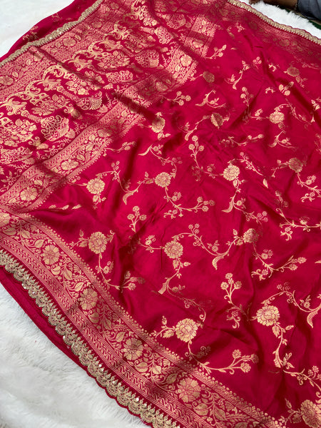 Pink Colour Pure Dola Silk Saree With Scalloped Border & Contrast Blue Blouse