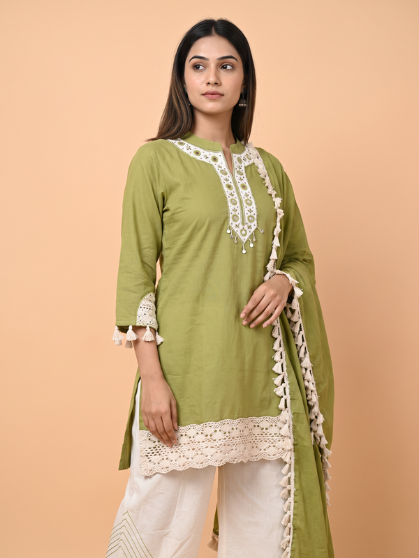Soft Fancy Short Kurti Dress With Lace Border On Sleeves & Border