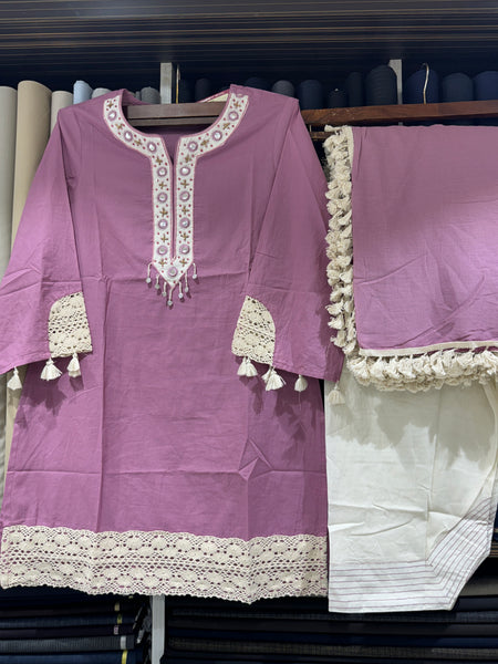 Soft Fancy Short Kurti Dress With Lace Border On Sleeves & Border